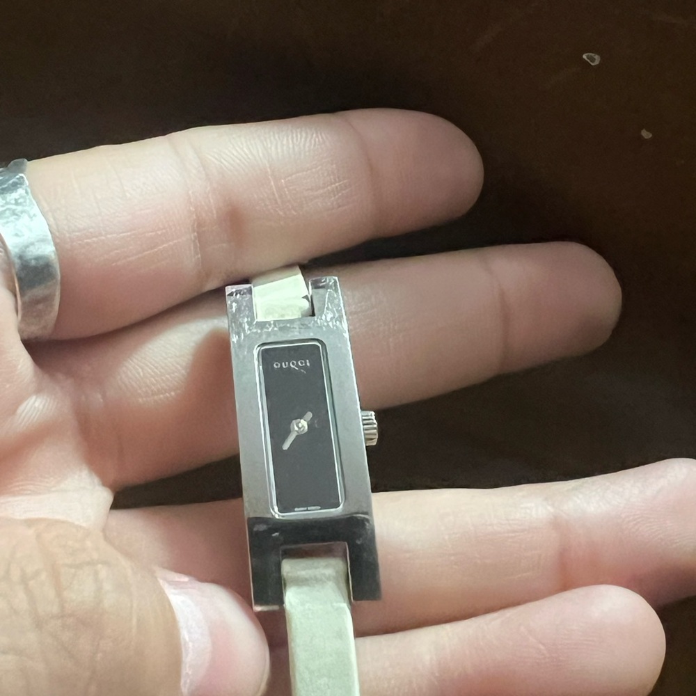 SALE Gucci 1600 Series watch - Picture 2 of 9